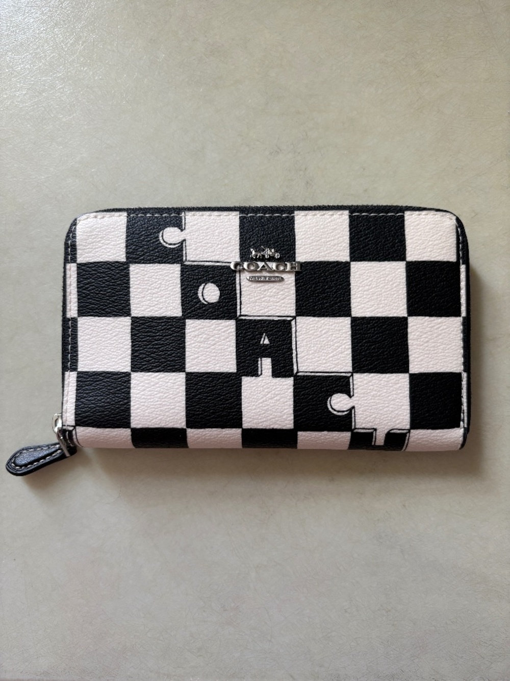 RARE COACH CHECKERED ZIP AROUND WALLET NEW WITHOUT TAGS